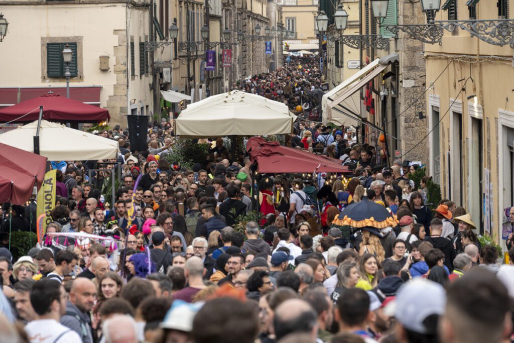 Crowd at Lucca Comics & Games 2012 — public relations Warner Bros Ubisoft